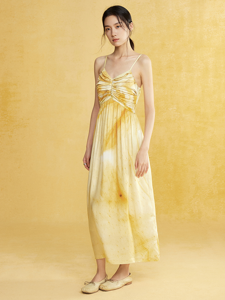 Dreidimensional geschnittenes Kleid mit Falten-Hosentender