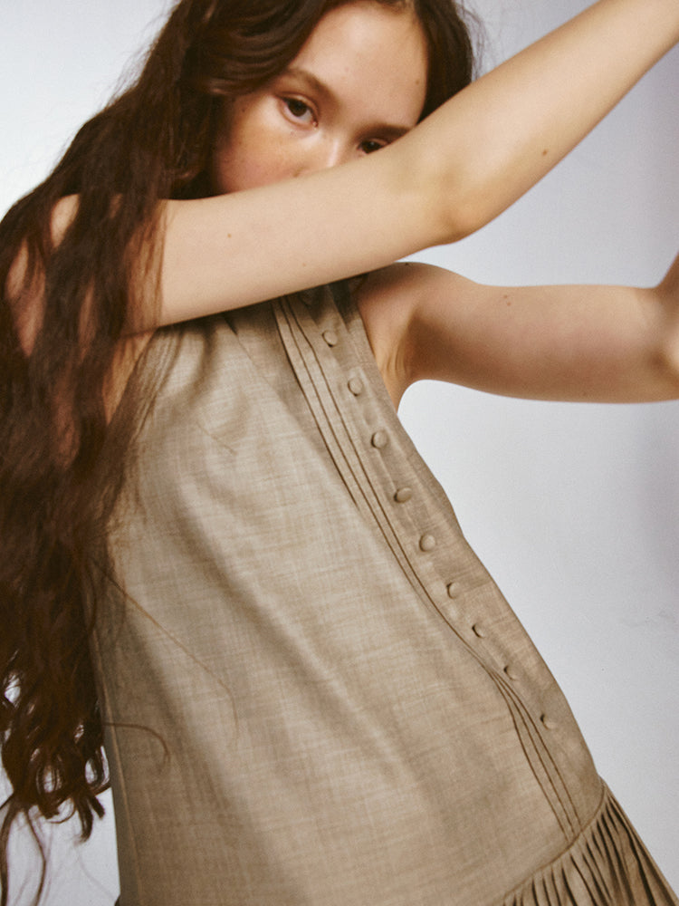 Robe sans manches en trois dimensions plissées