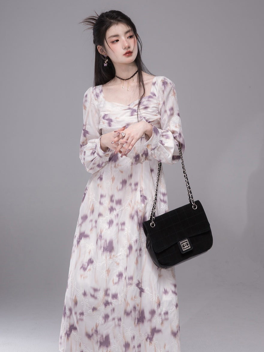 Coffre floral brumeux robe imprimée rassemblée