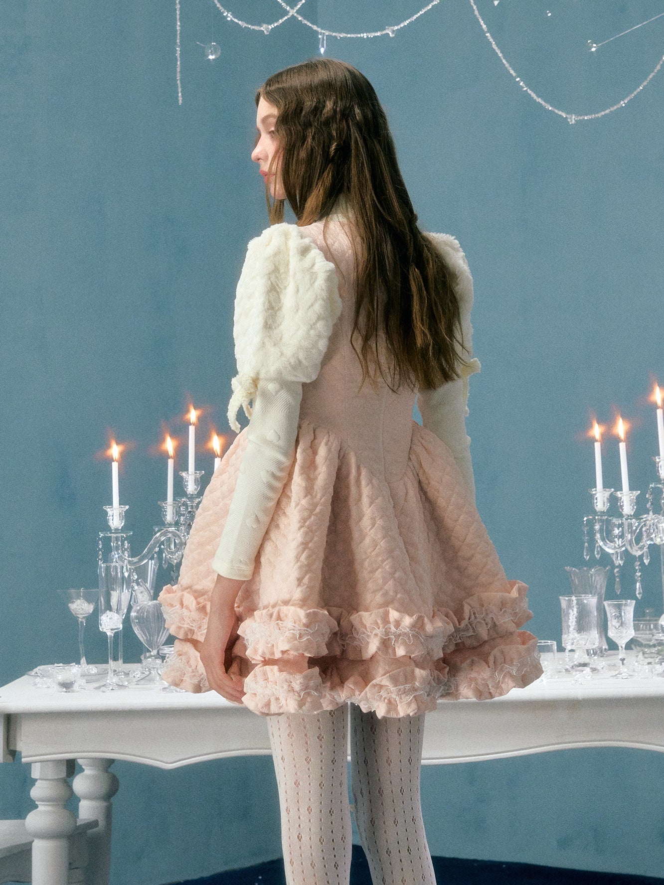 Spitze gesteppte Bower Brosche Sunddress & Puffärmel. Top