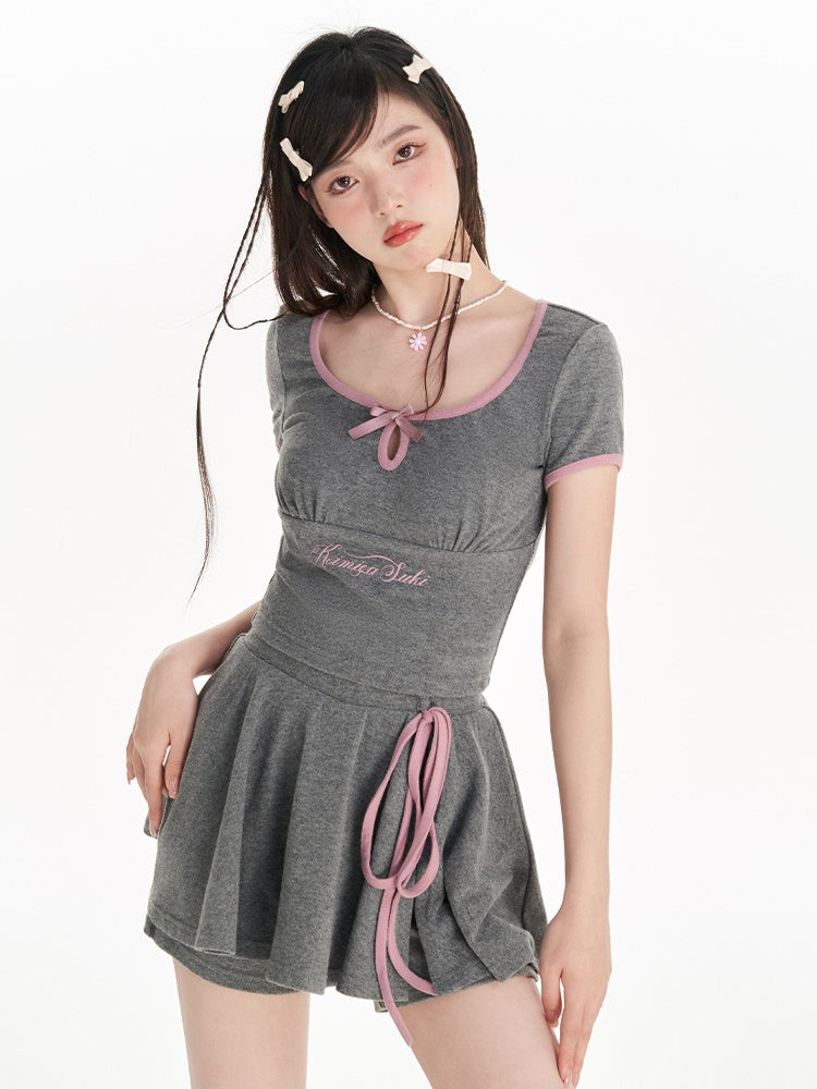 U-Neck-Druckbow-Top & Schlitzrockhose