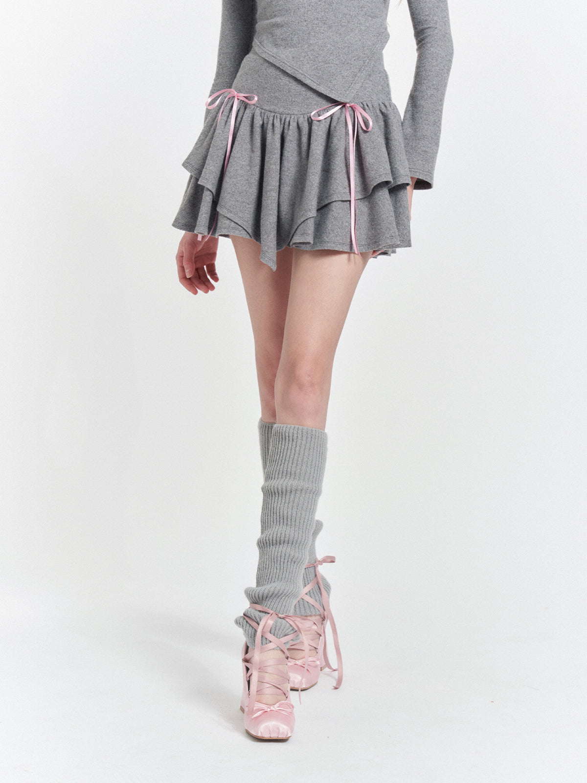 Asymmetrische Off-Shoulder-Top & Frill-Rock des Bandes asymmetrisch