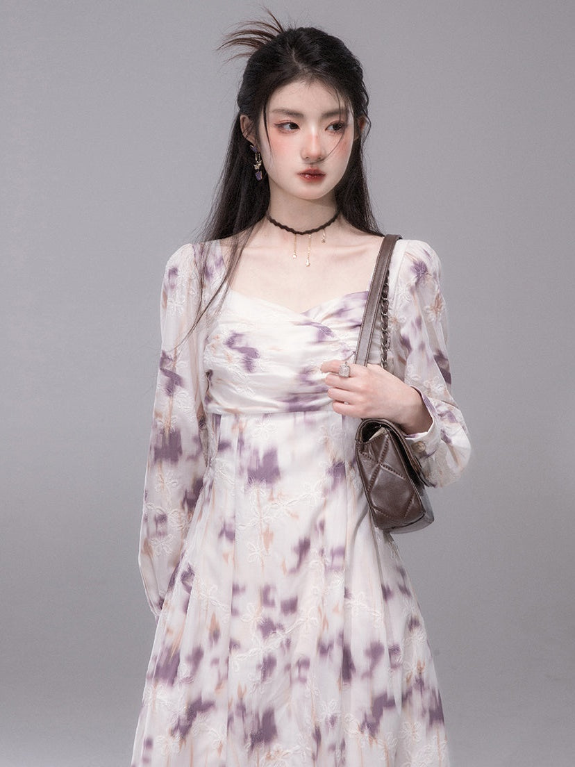 Coffre floral brumeux robe imprimée rassemblée