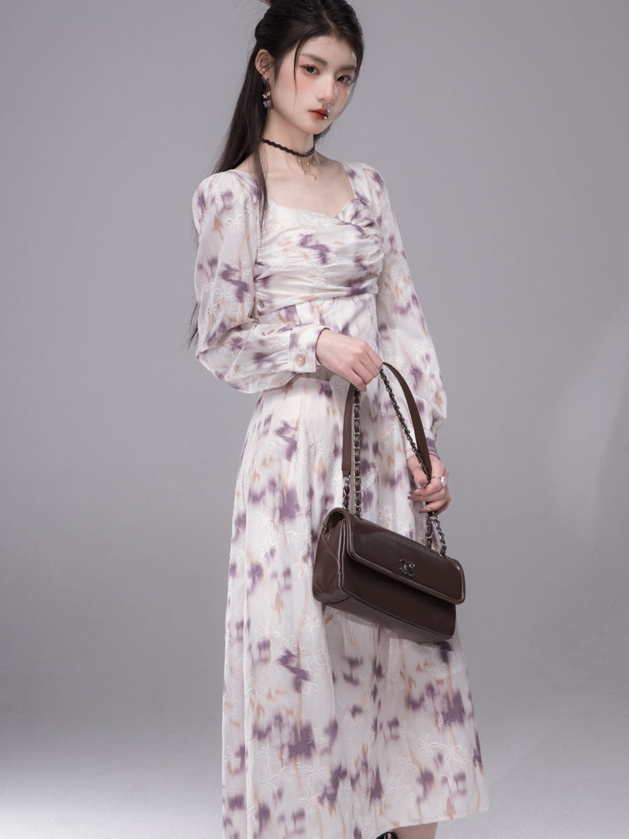 Coffre floral brumeux robe imprimée rassemblée