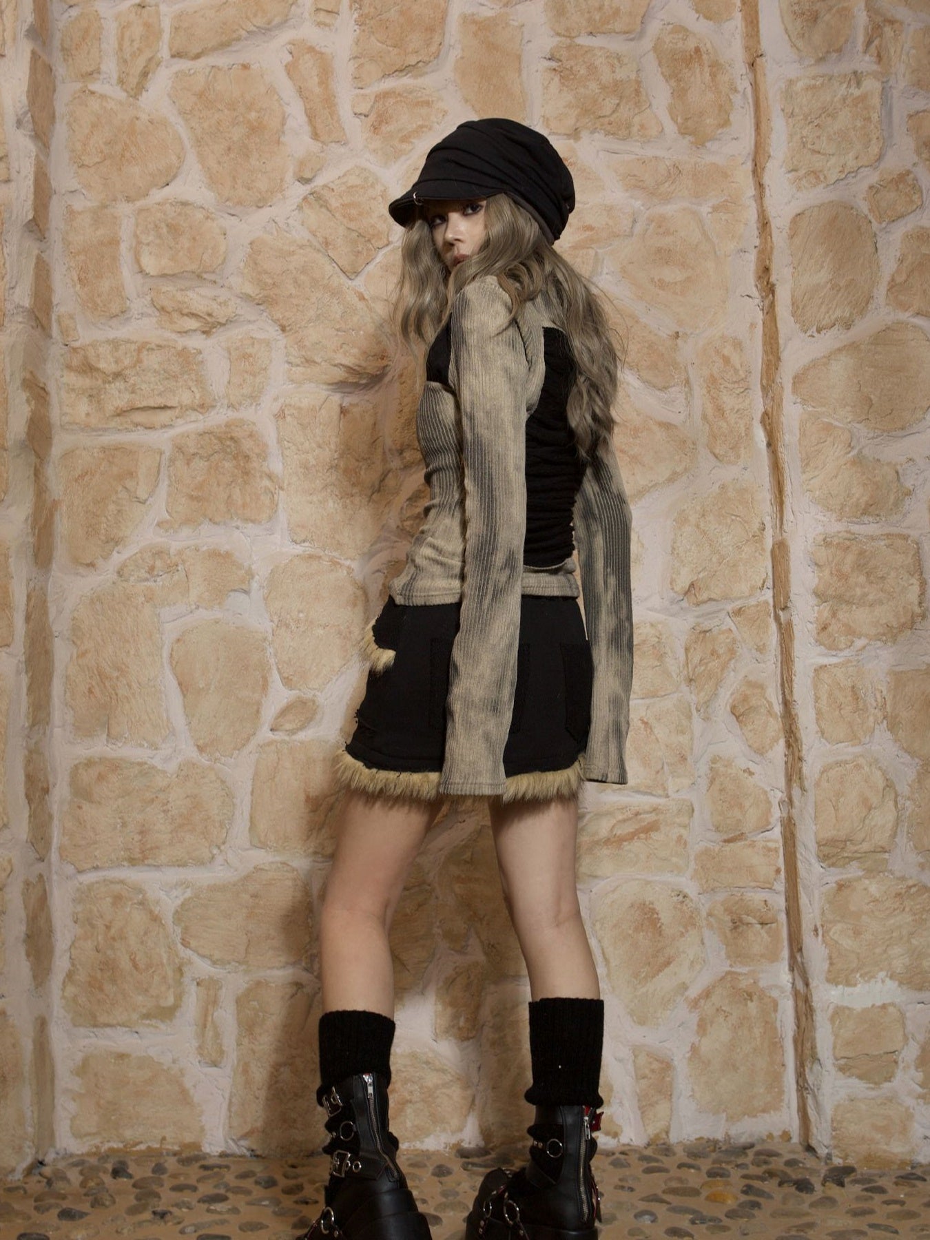 별도의 모피 스티치 스커트