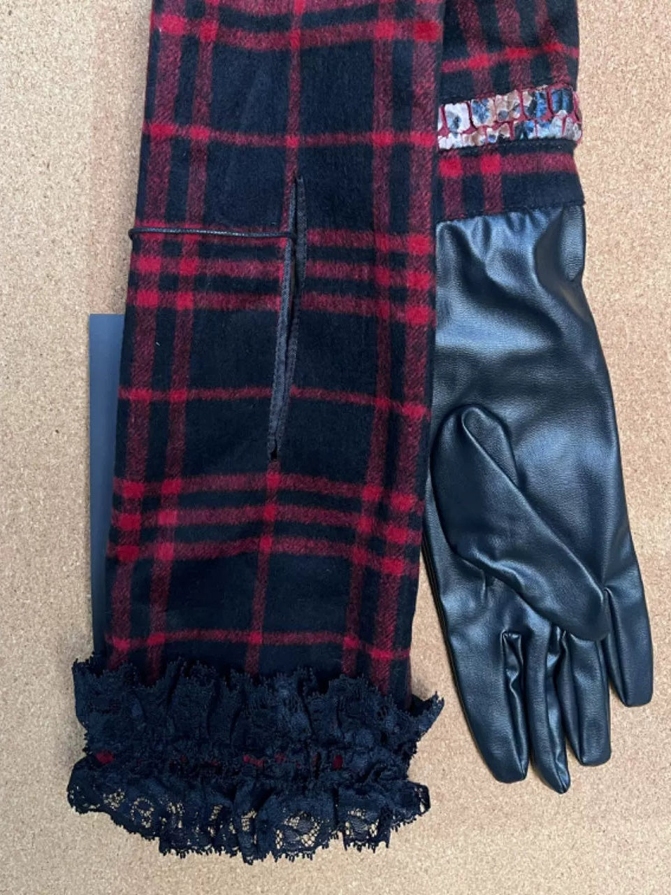 Kontrastkarette Spitzestichhandschuh Baskenbauer & Stola