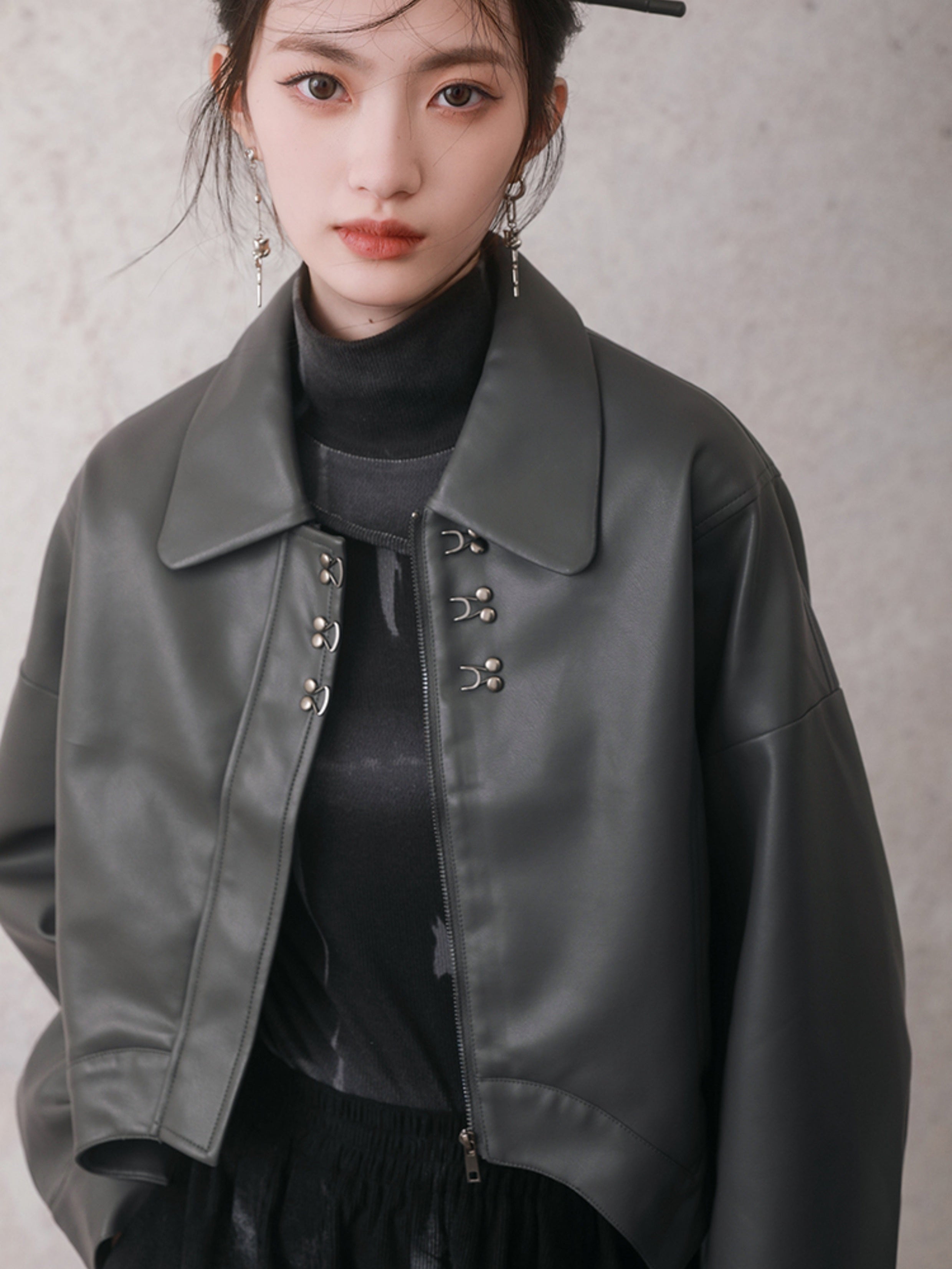 느슨한 짧은 가죽 자켓