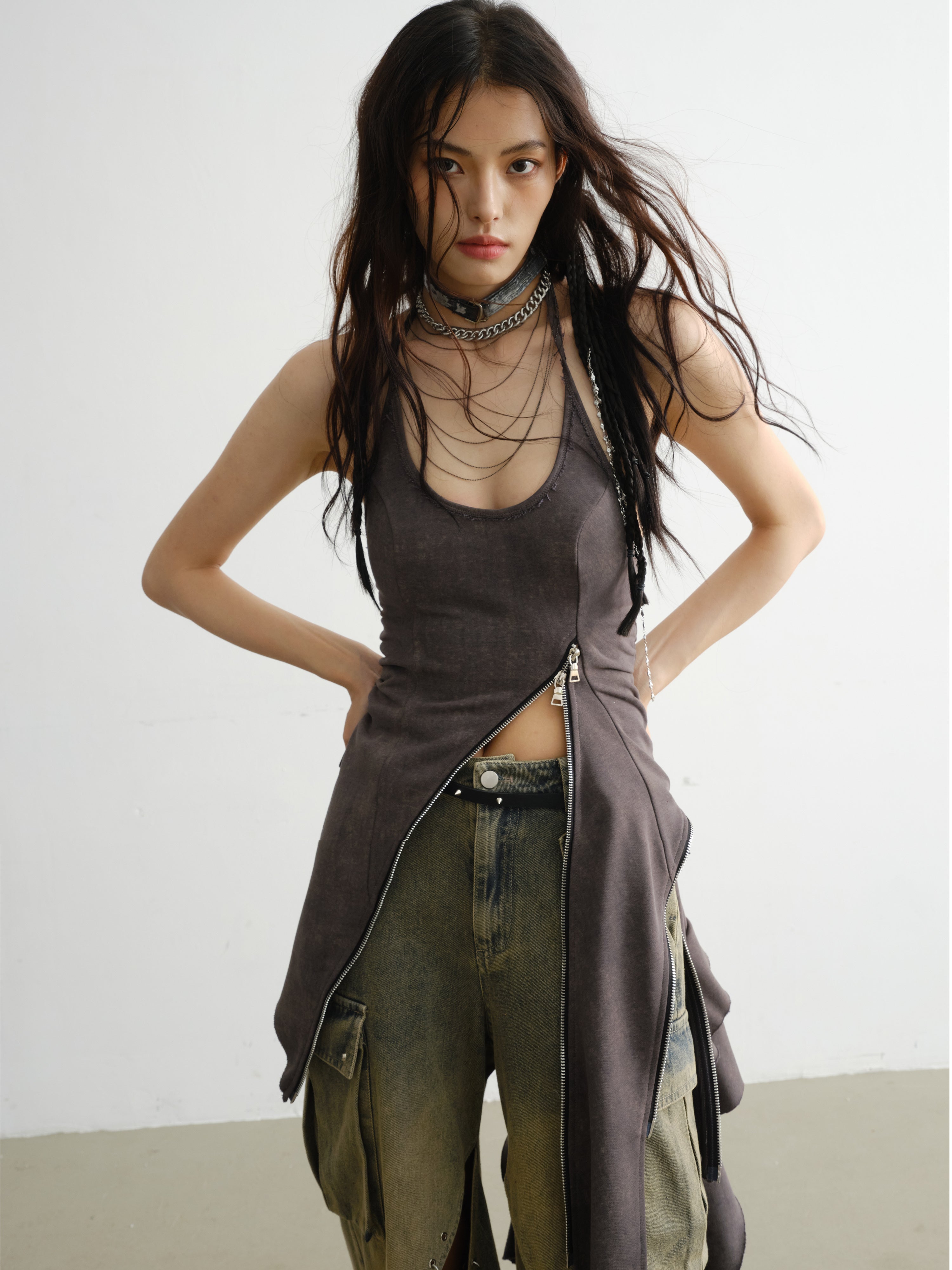 불규칙한 지퍼 장식 러플 서스펜더 드레스