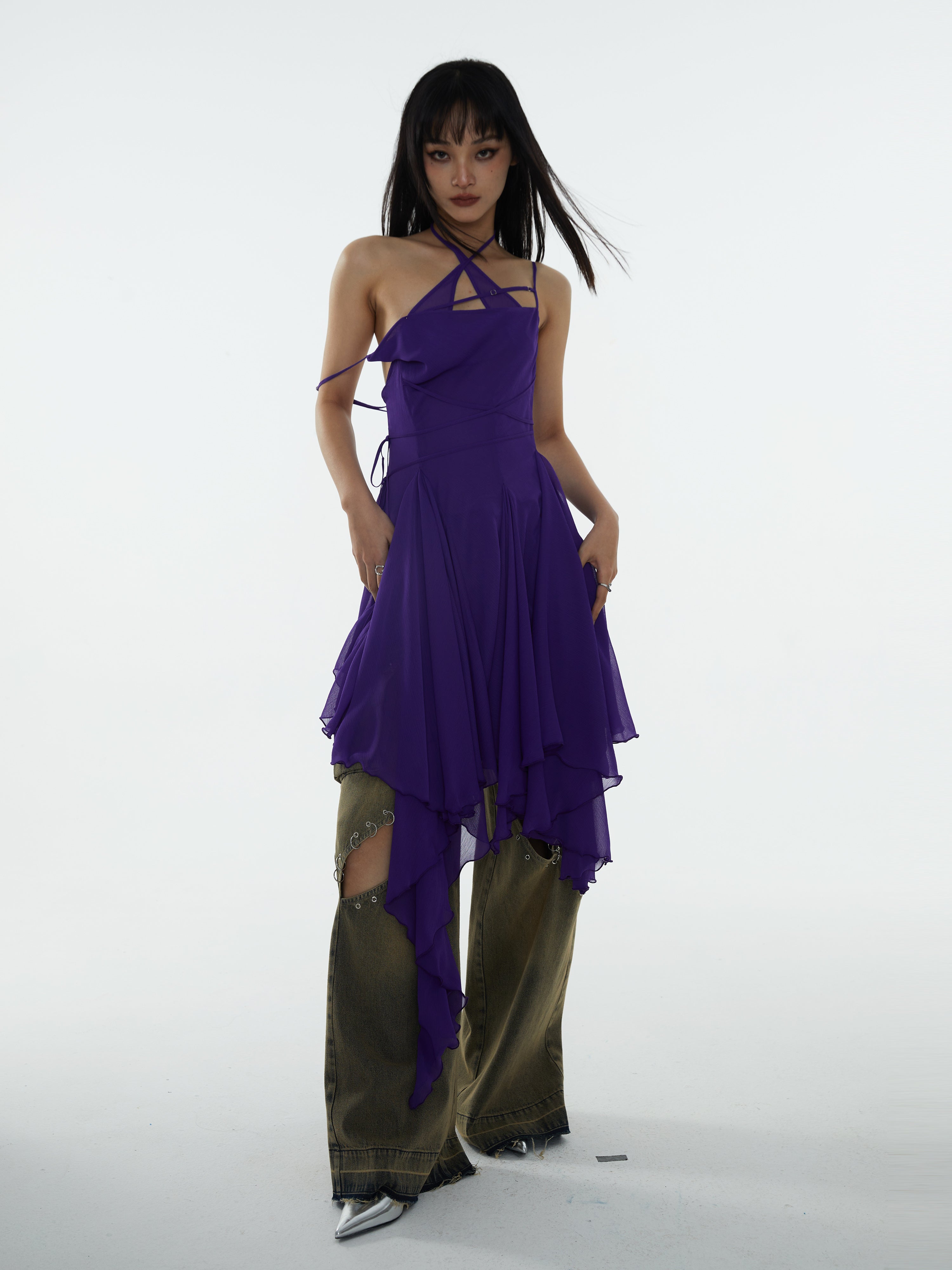 Unregelmäßiges Saumgurtkleid