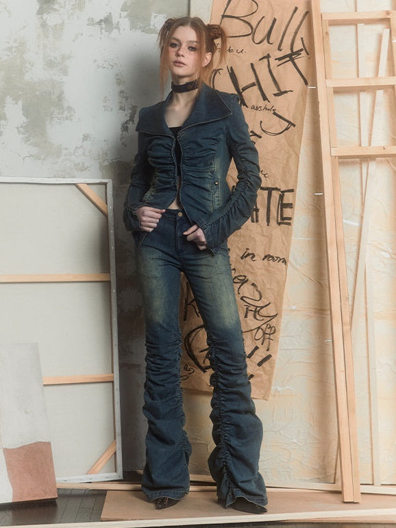 주름진 쌓인 데님 바지