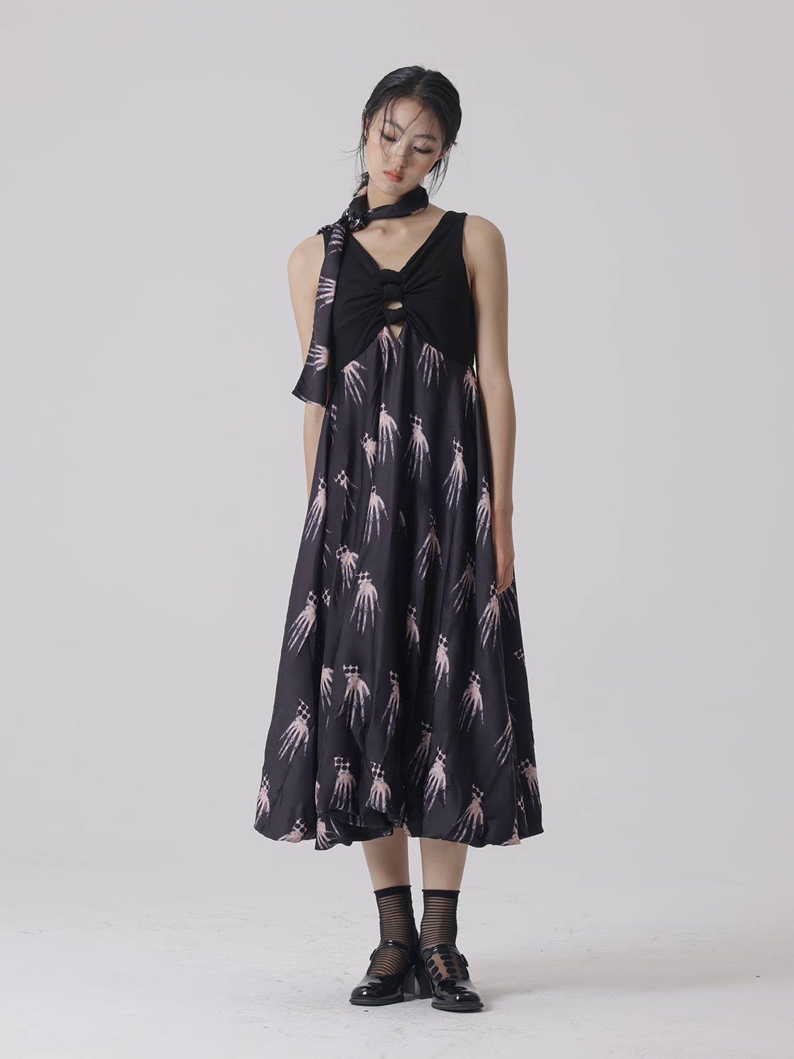 Handschatten -Draping -Design -Ärmelkleid
