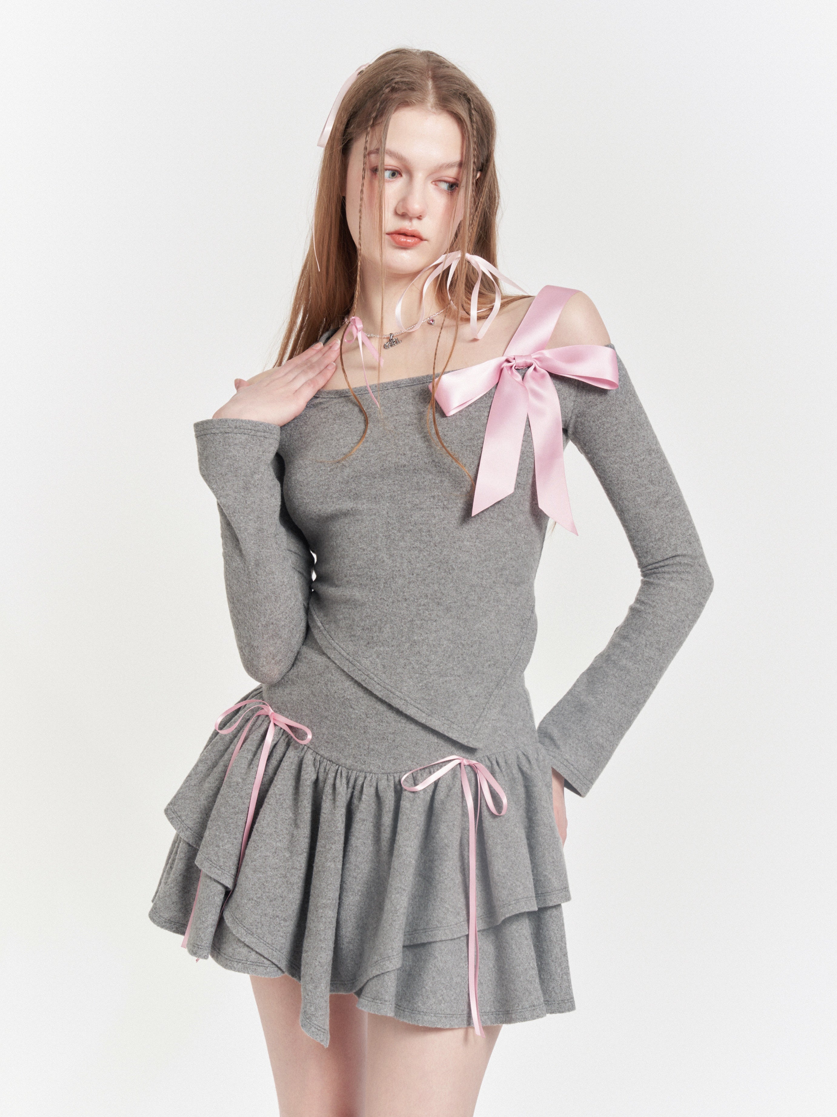 Asymmetrische Off-Shoulder-Top & Frill-Rock des Bandes asymmetrisch