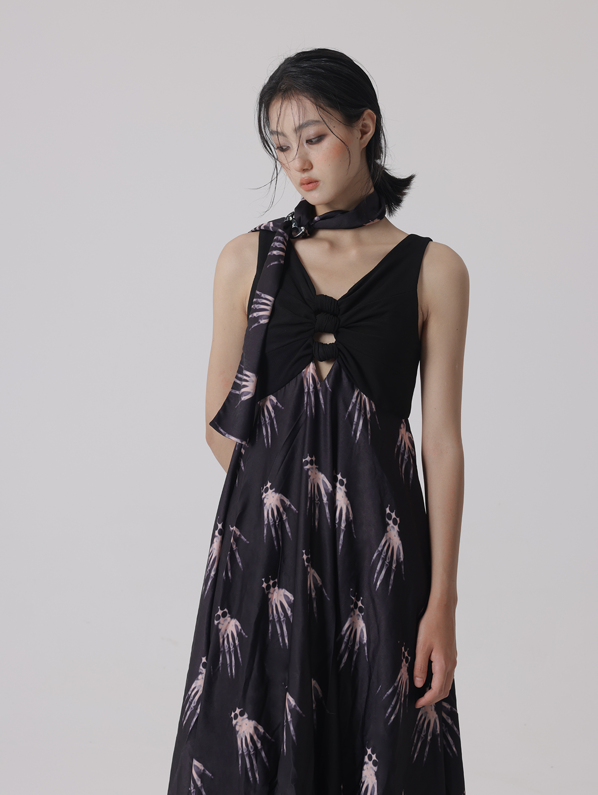 Handschatten -Draping -Design -Ärmelkleid