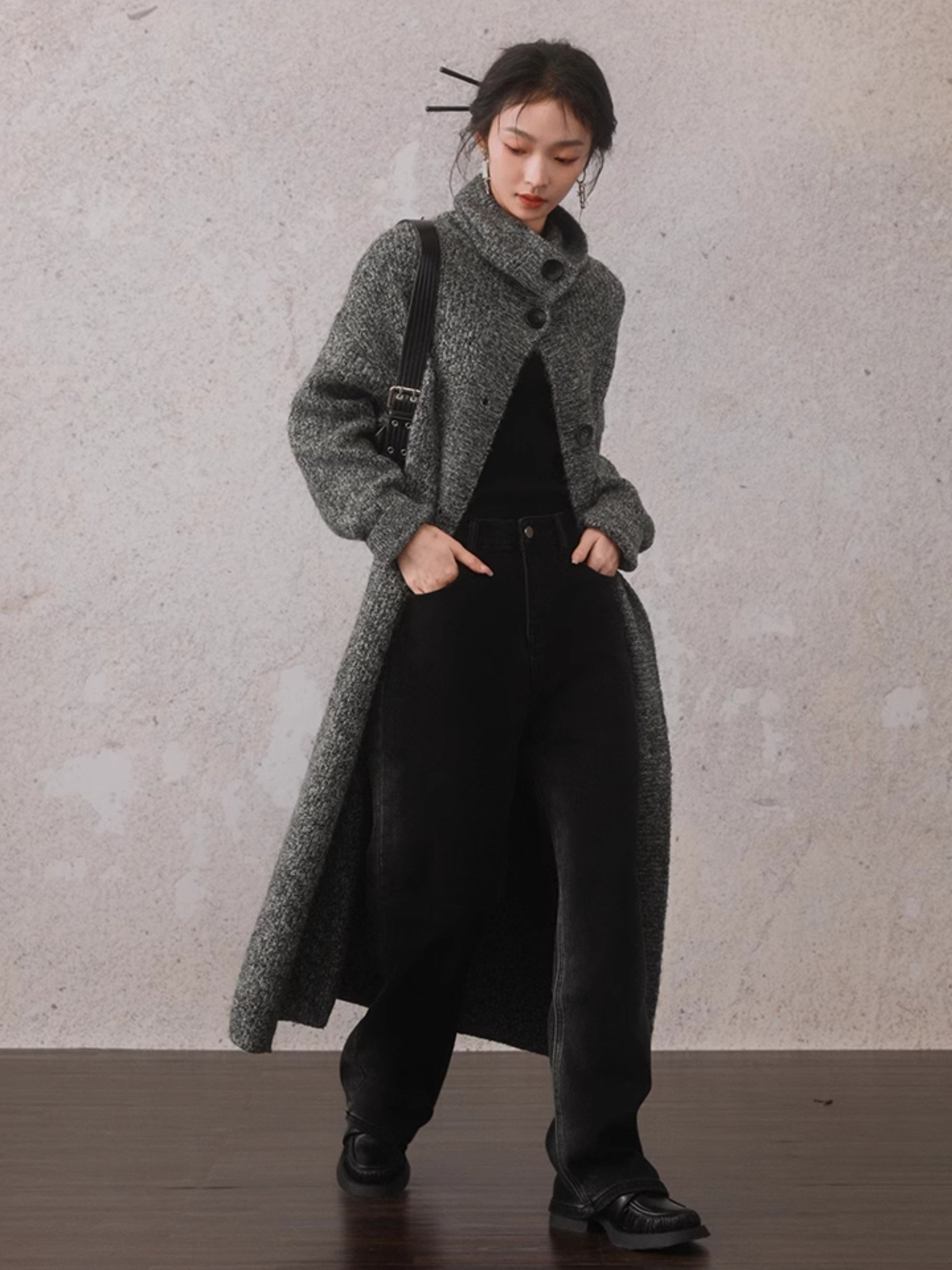 Gewaschene verzweifelte lose Jeans