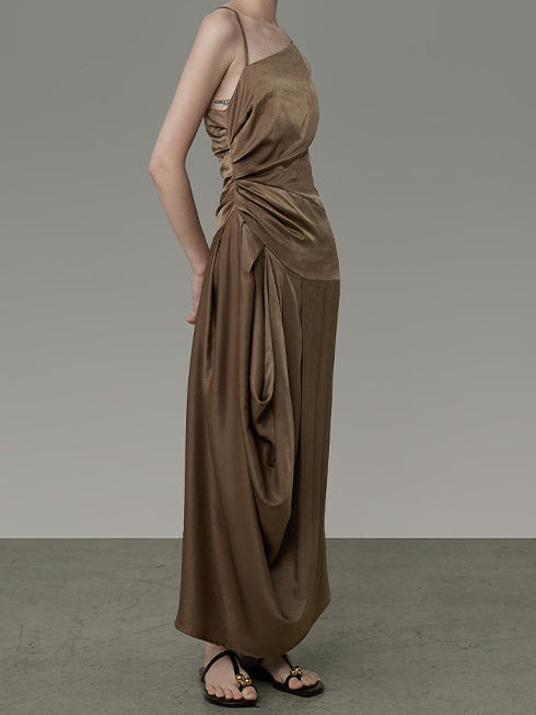 불규칙한 드레이프 경사 디자인 슬립 드레스