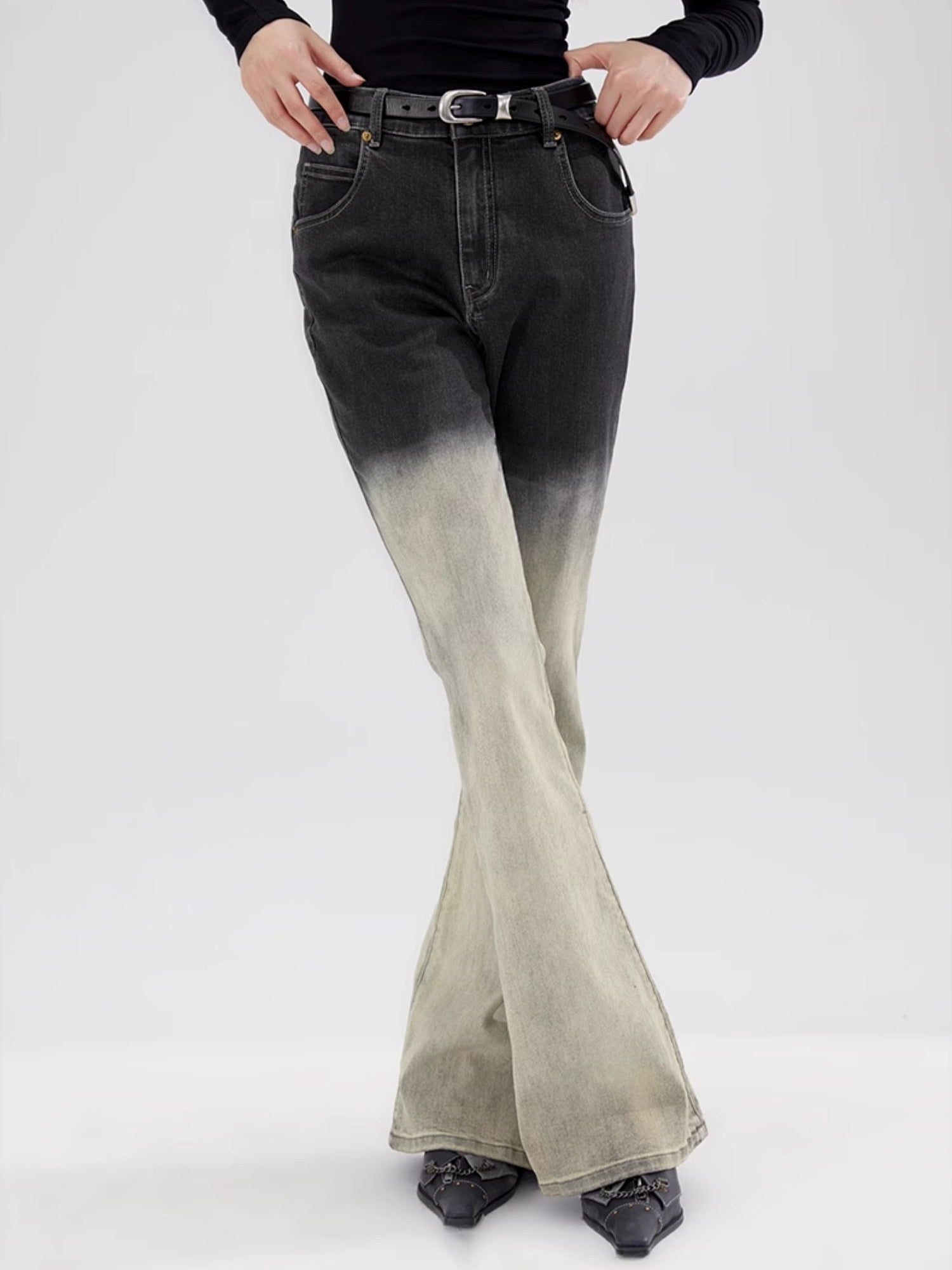 Heavy-duty Washed Micro-flare Gradient Jeans