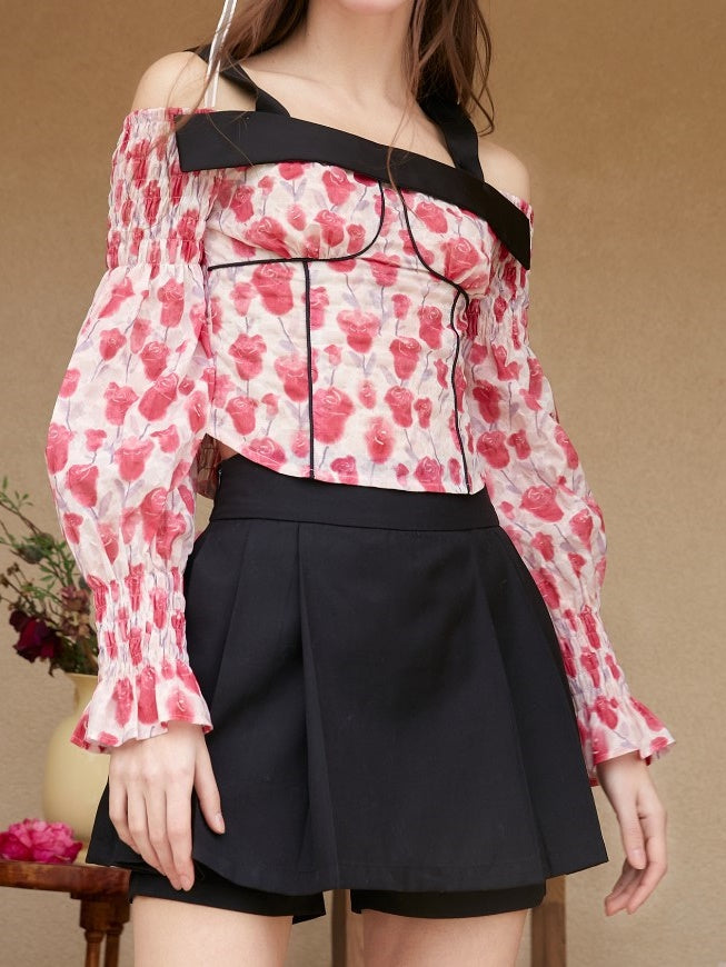 Blumengurt ab Off-Schulter-Top & Faltenrockhose