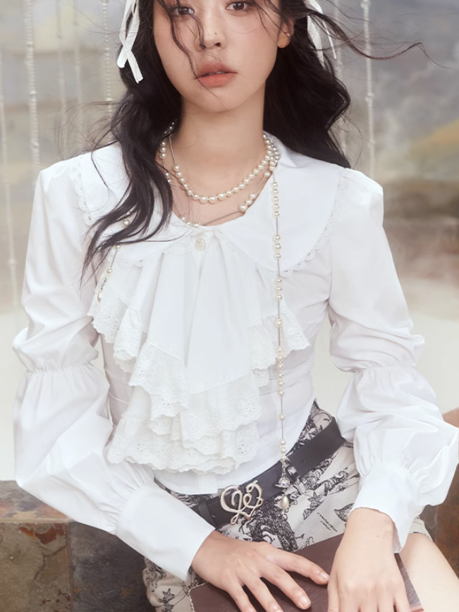 Französisches Spitzenhemd & Druck kurzer Jacke und langer Rock