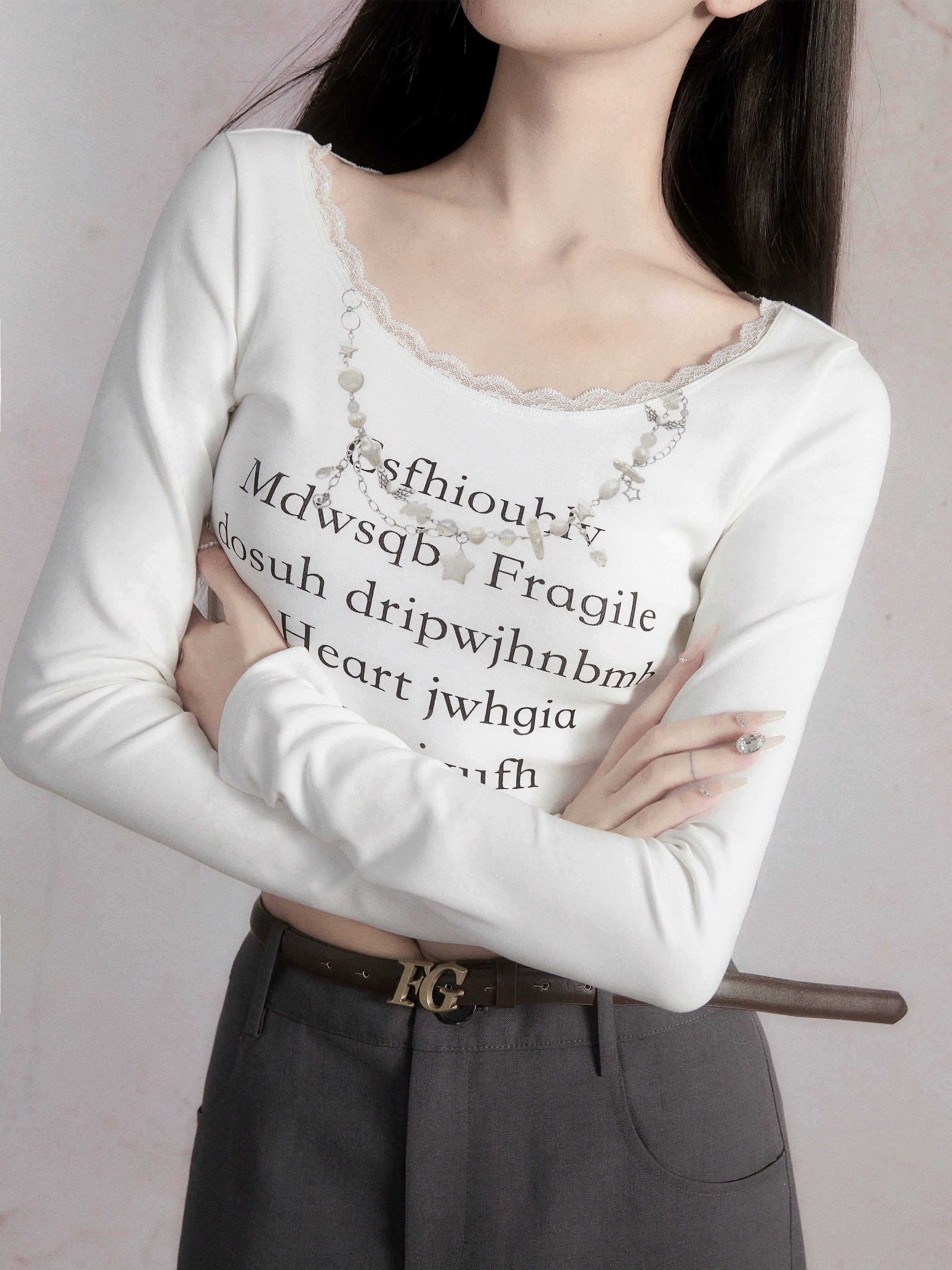 Spitze langärmelige Schriftzufer T-Shirt & gerade Rock