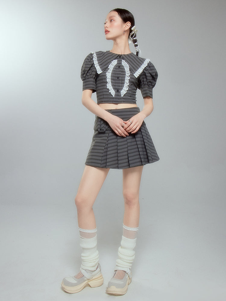 Chemisier Girly Pleas à carreaux et courte-jupe courte
