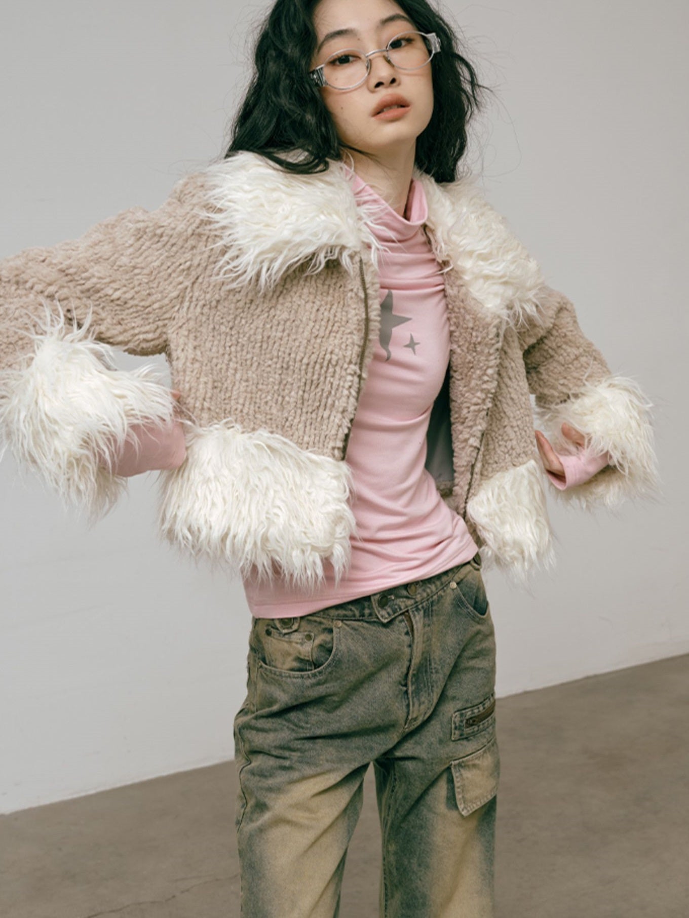 얇은 별 하이 넥 컷