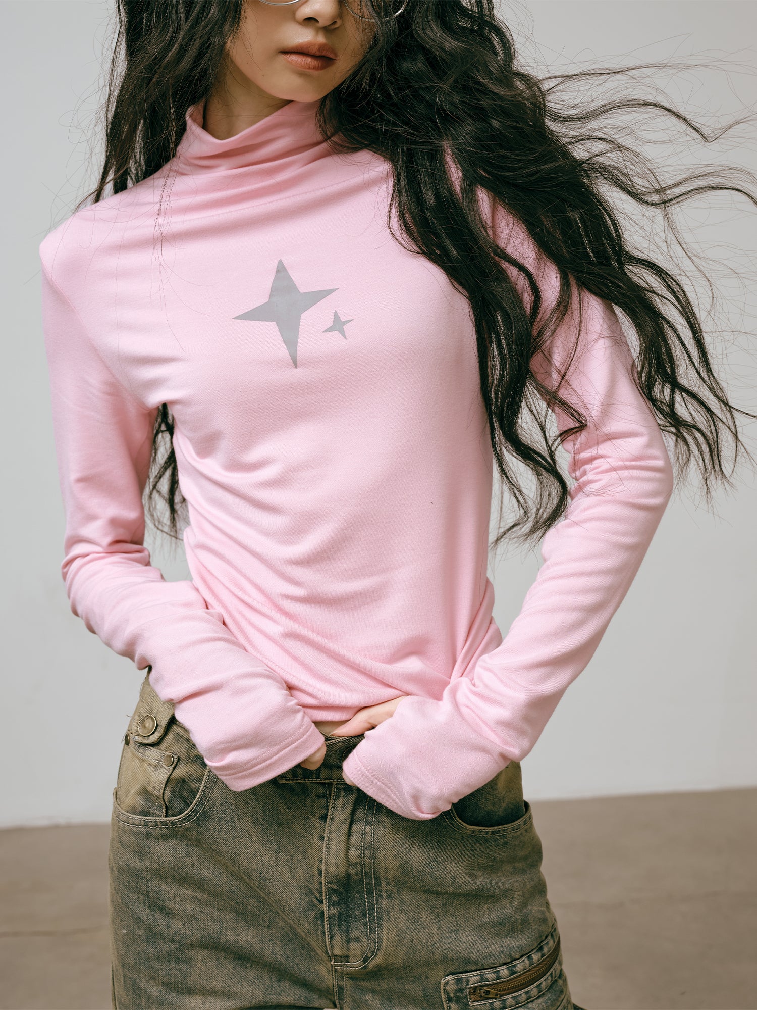 얇은 별 하이 넥 컷