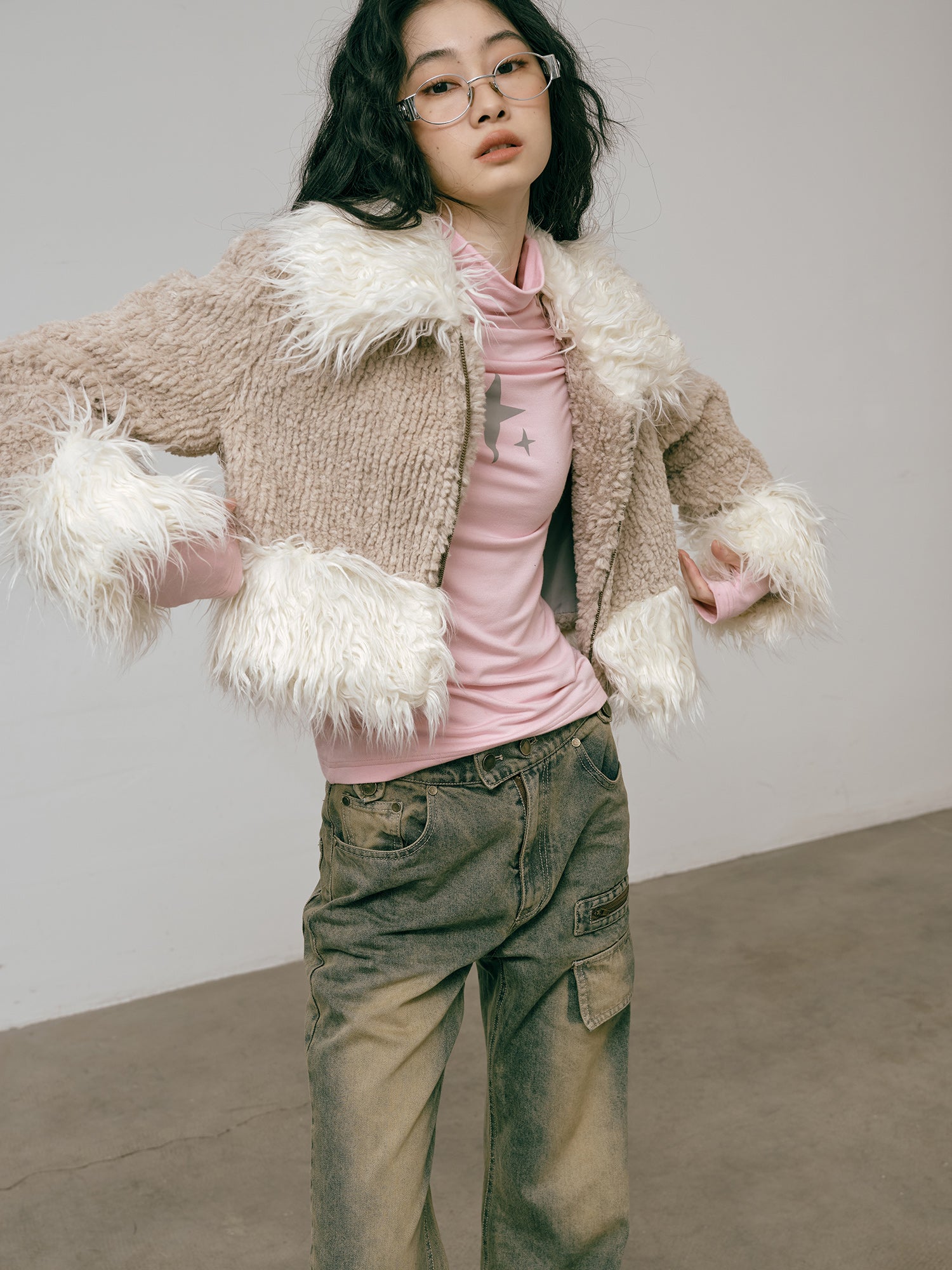 얇은 별 하이 넥 컷