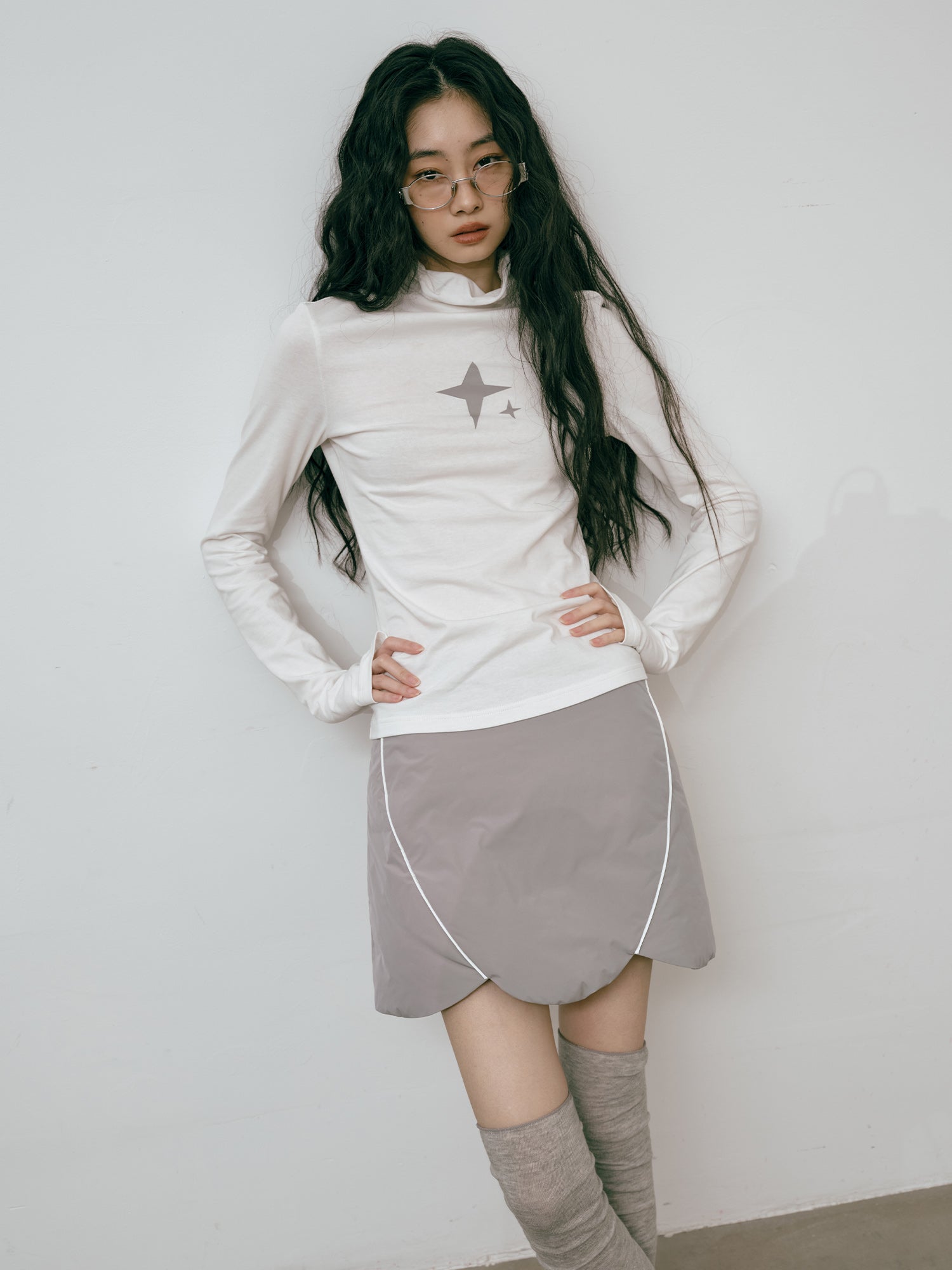 얇은 별 하이 넥 컷