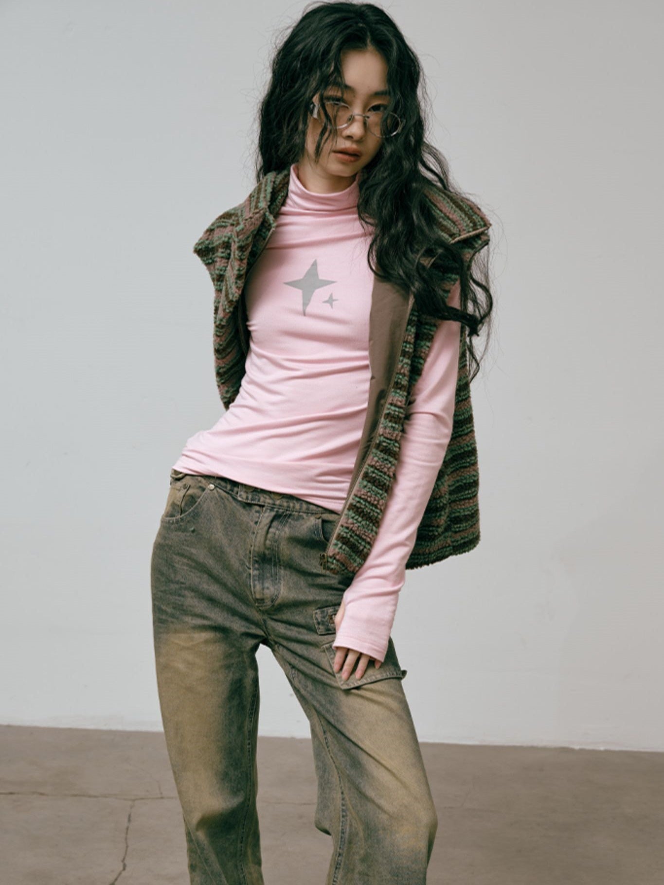 얇은 별 하이 넥 컷