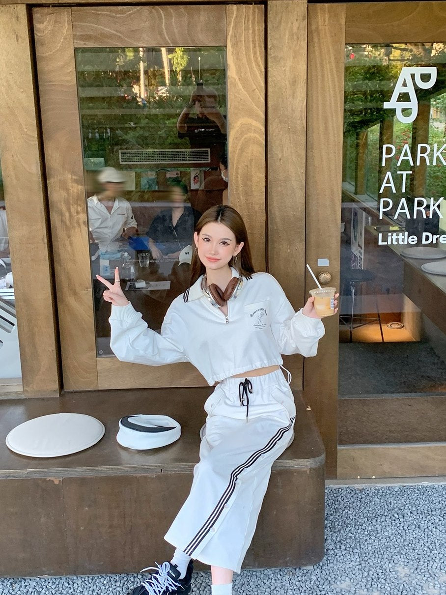 스포티 한 캐주얼 휴식 풀오버 및 스커트