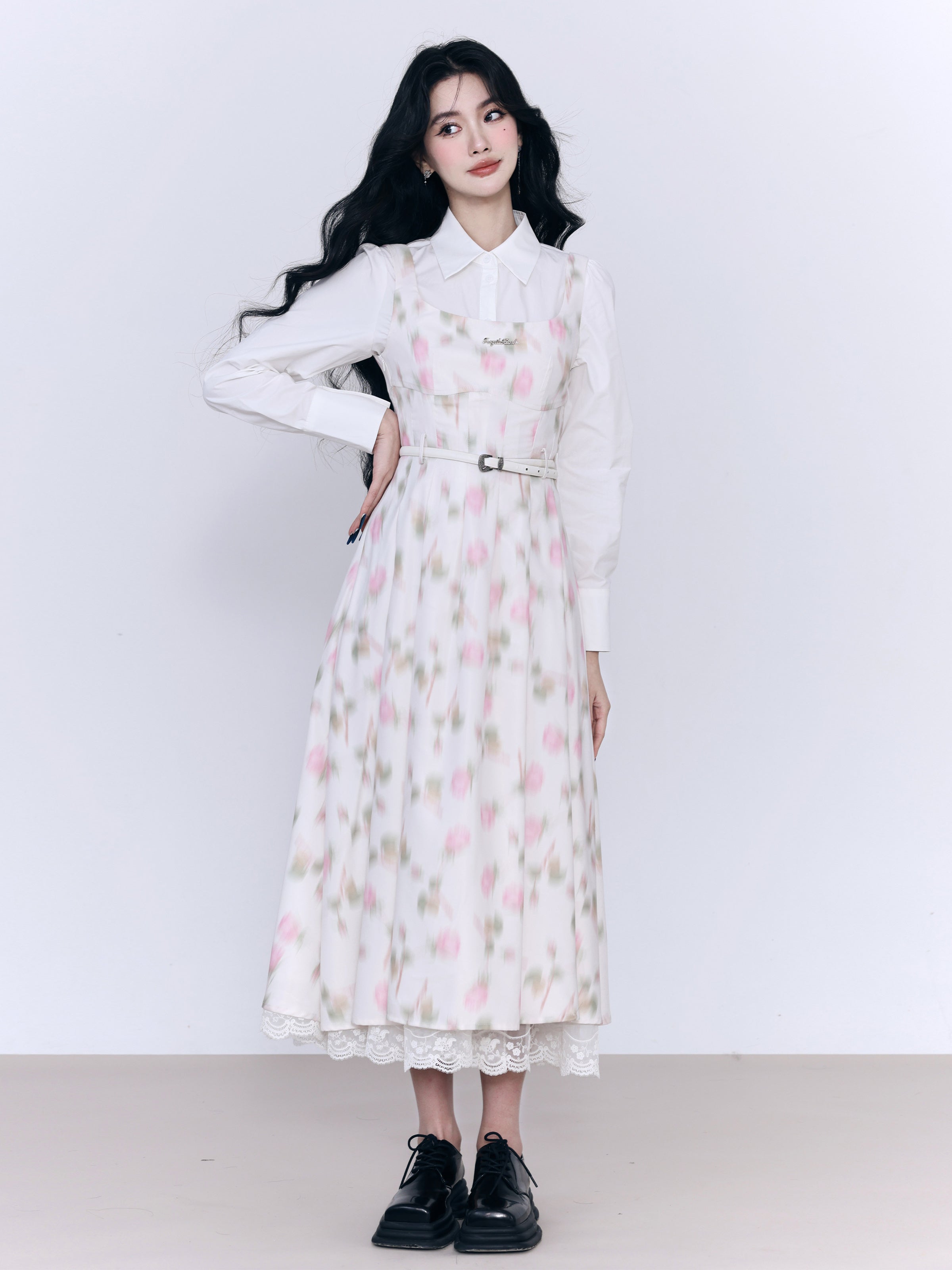 Blasse Blumenspitze Retro Langes Einteil