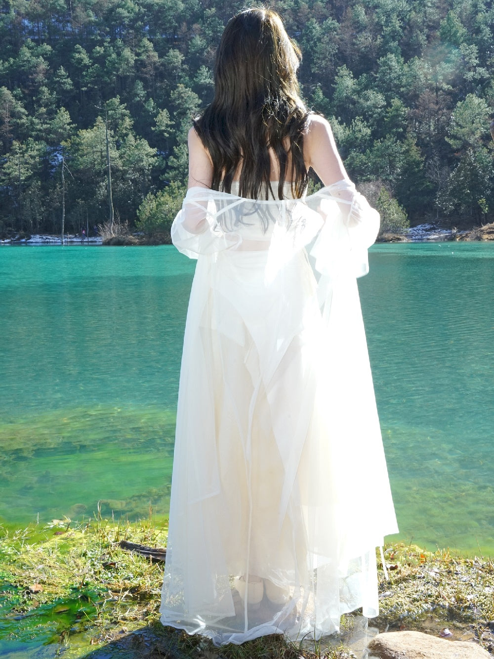 Durchsichtige lange elegante, flauschige Strickjacke