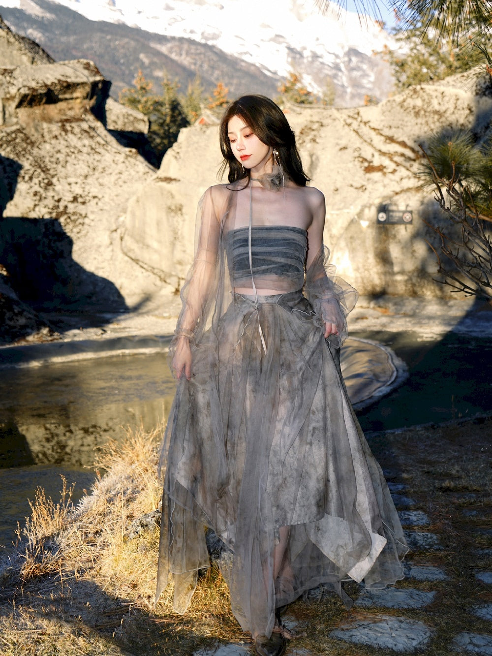 Durchsichtige lange elegante, flauschige Strickjacke