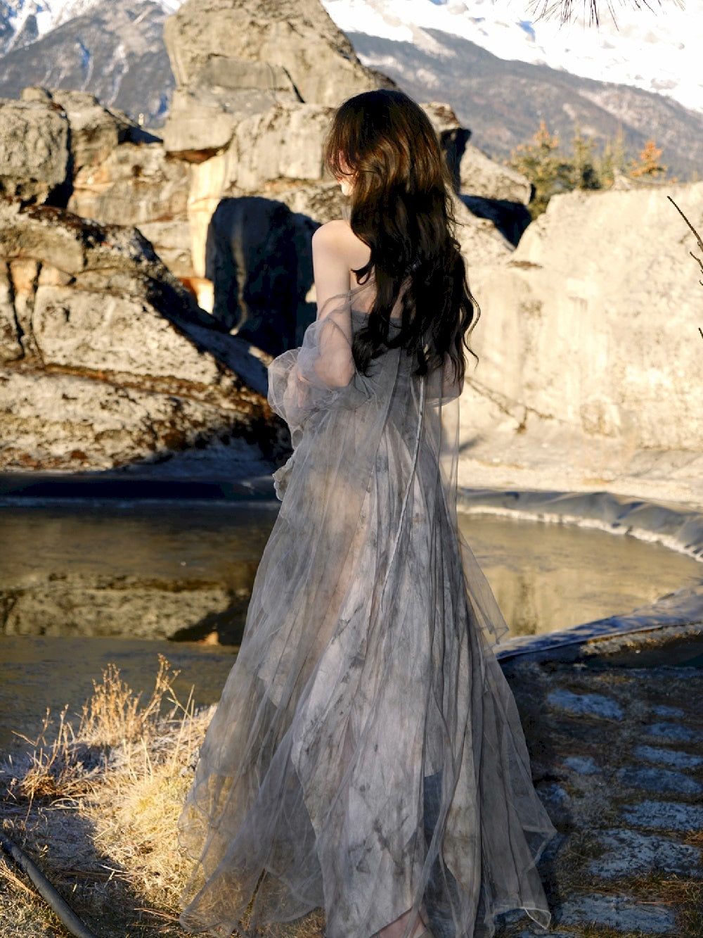 Durchsichtige lange elegante, flauschige Strickjacke