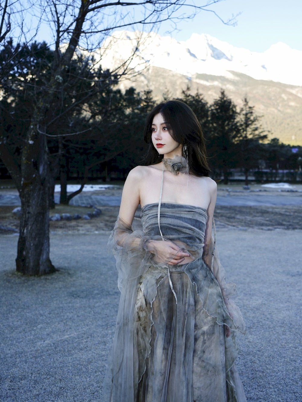 Durchsichtige lange elegante, flauschige Strickjacke