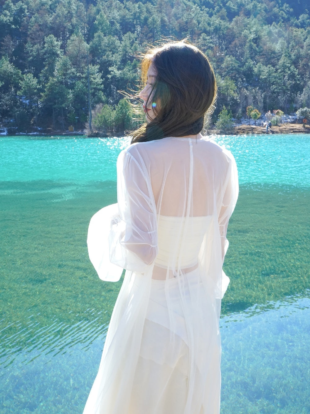 Durchsichtige lange elegante, flauschige Strickjacke