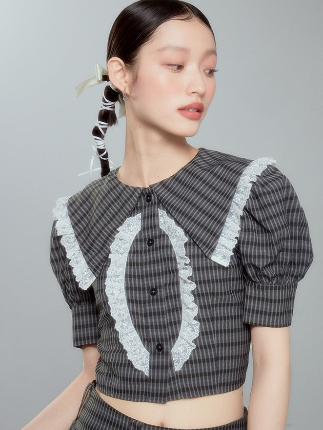 Chemisier Girly Pleas à carreaux et courte-jupe courte