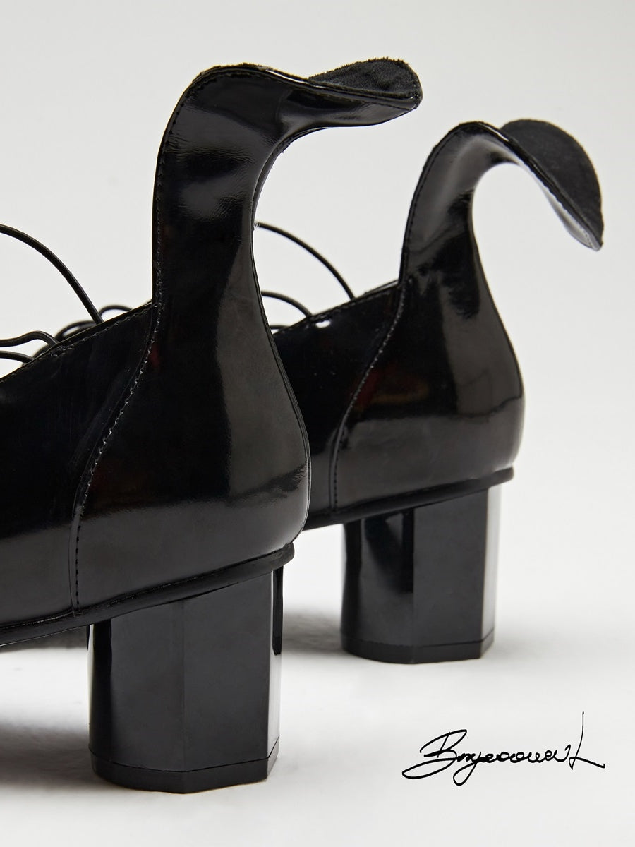 UNIQUE SQUARE-TOE LACE-UP LOAFER