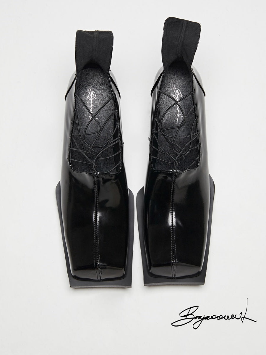 UNIQUE SQUARE-TOE LACE-UP LOAFER