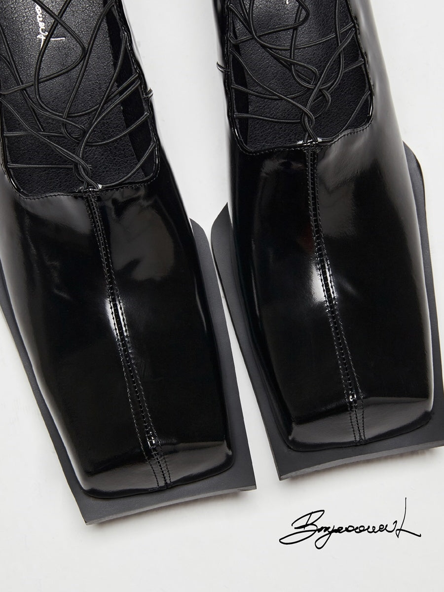UNIQUE SQUARE-TOE LACE-UP LOAFER