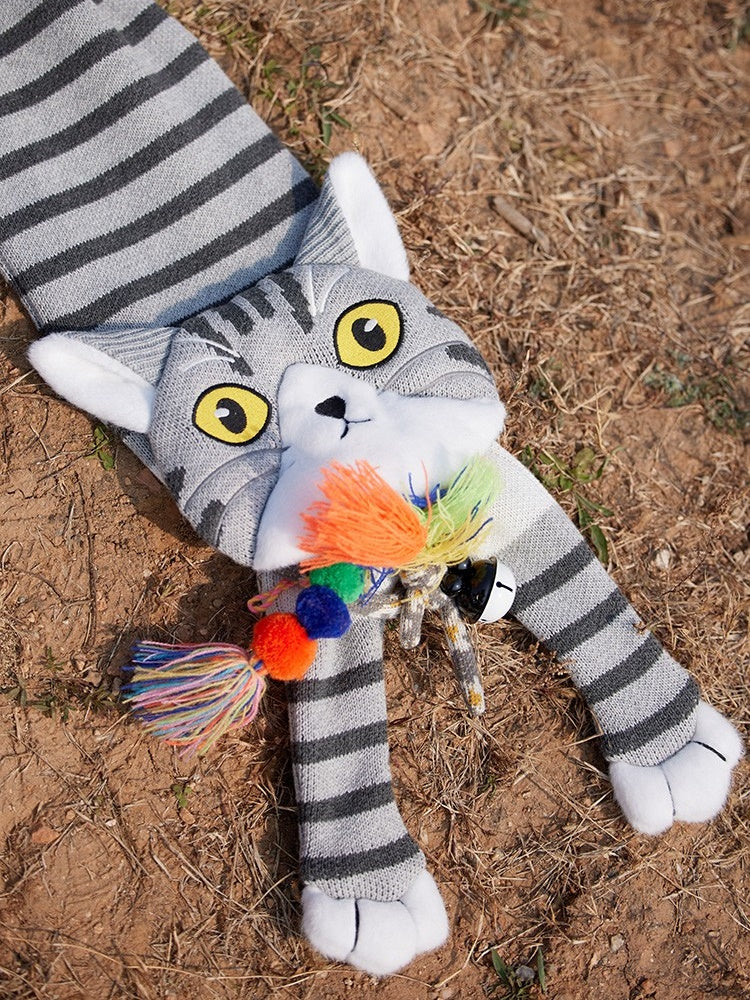 Chat mignon de silencieux de motif décontracté