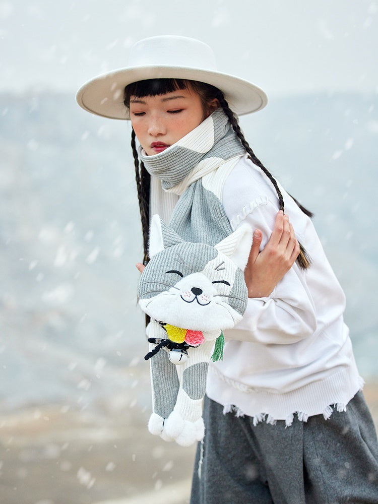 Chat mignon de silencieux de motif décontracté
