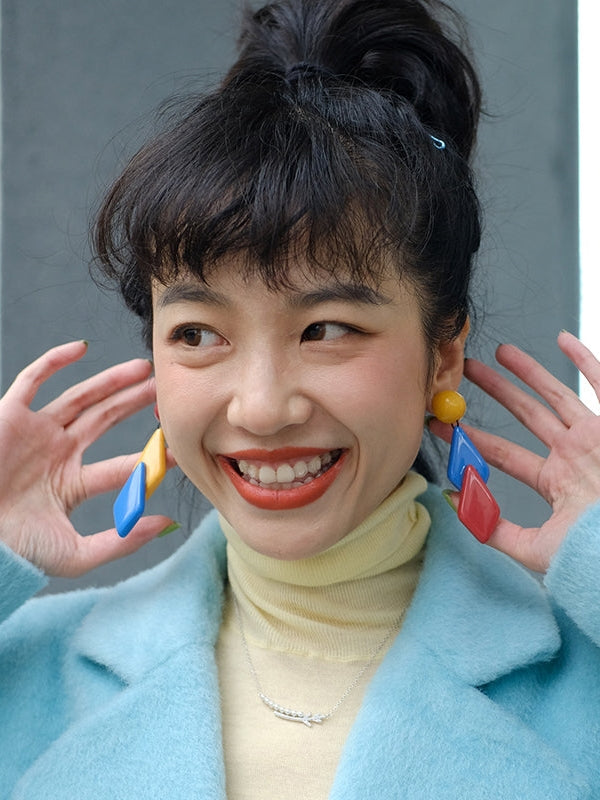 수지 기하학적 귀걸이