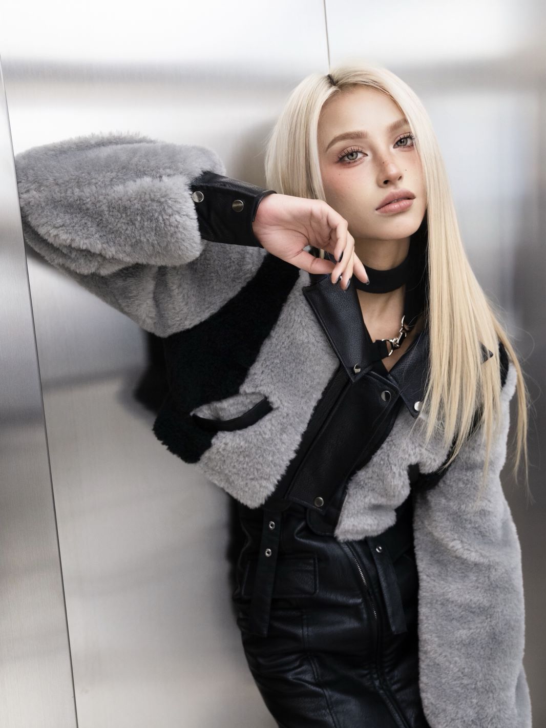 보아 가죽 짧은 재킷