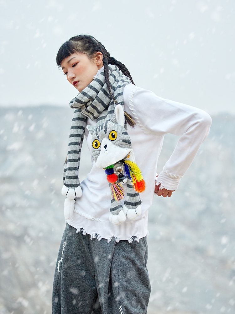 Chat mignon de silencieux de motif décontracté