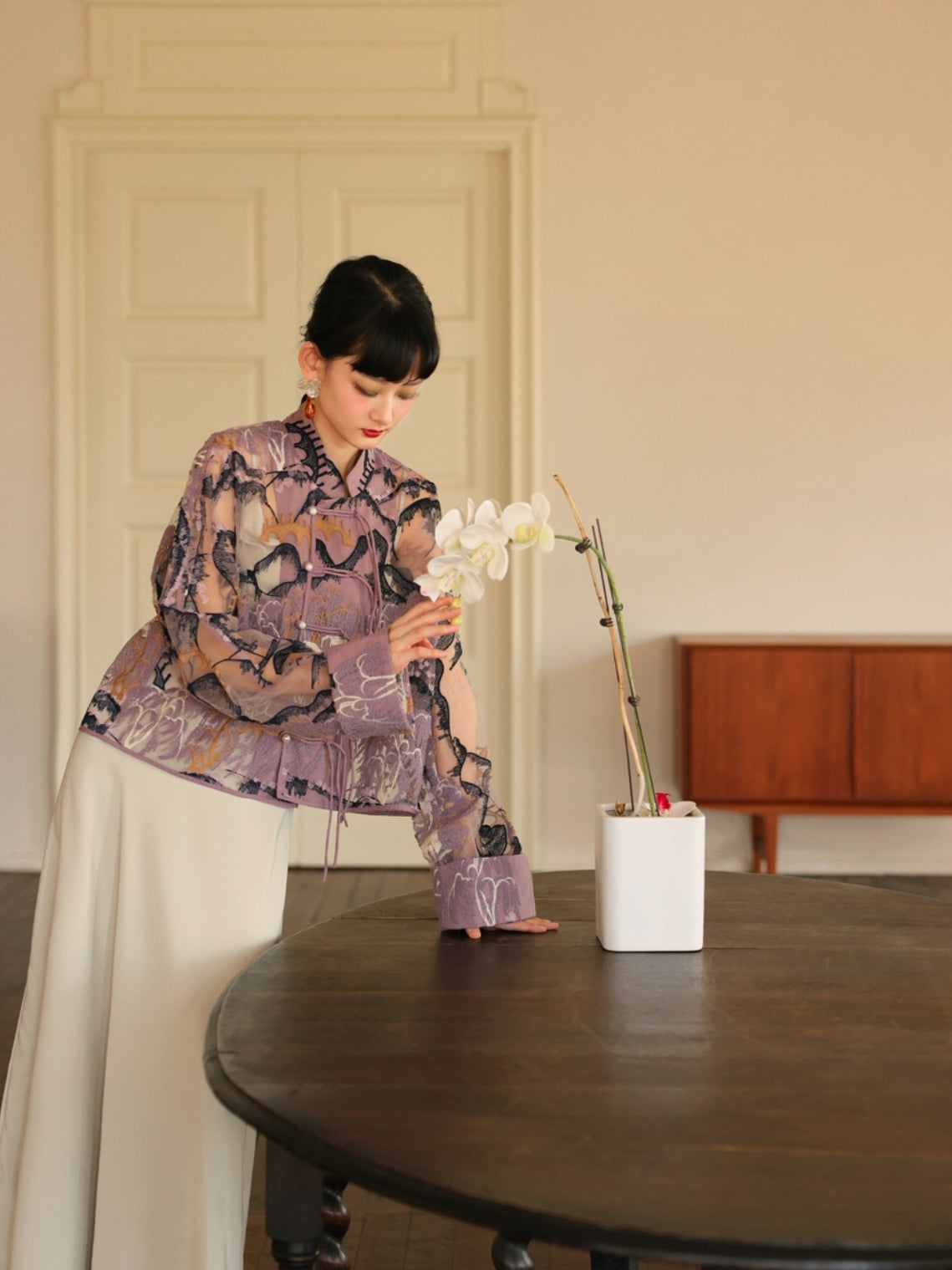 자수 중국 레트로 시프 스루 탑