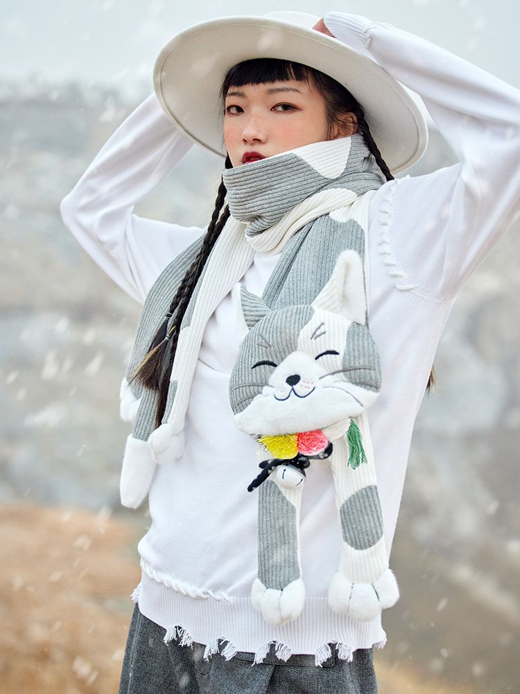 Chat mignon de silencieux de motif décontracté