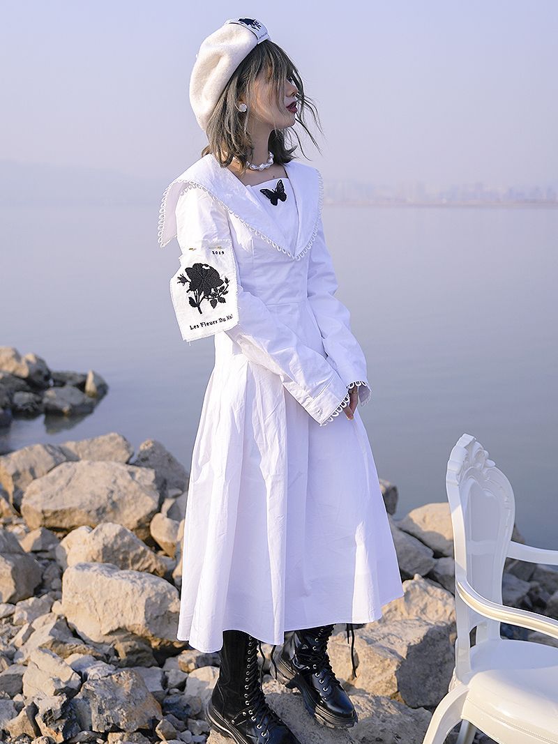 Stickblume Retro Brosche