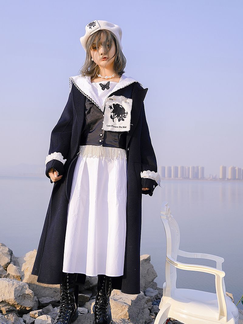 Stickblume Retro Brosche