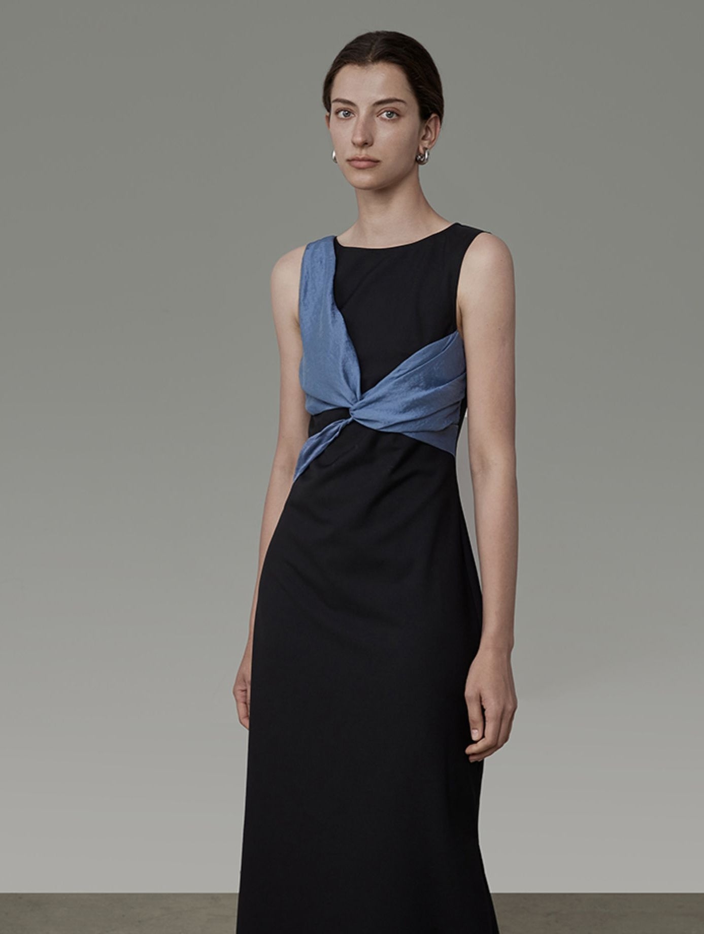 Cross CLASSY CHIC SLEEVESSS ELEGANT NICHI ONE-PIECE